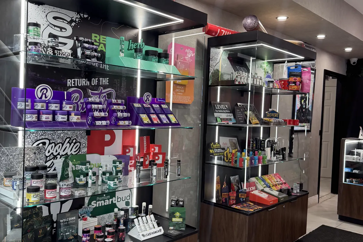 QCD vape and pre-roll display case